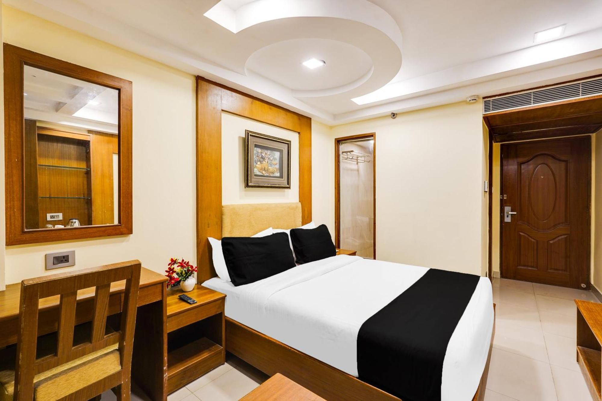 Super Townhouse Oak Alandur Near Chennai Airport Formerly Vijay Park 외부 사진