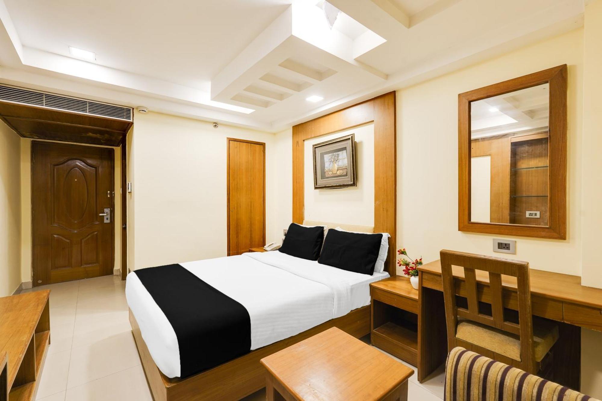 Super Townhouse Oak Alandur Near Chennai Airport Formerly Vijay Park 외부 사진