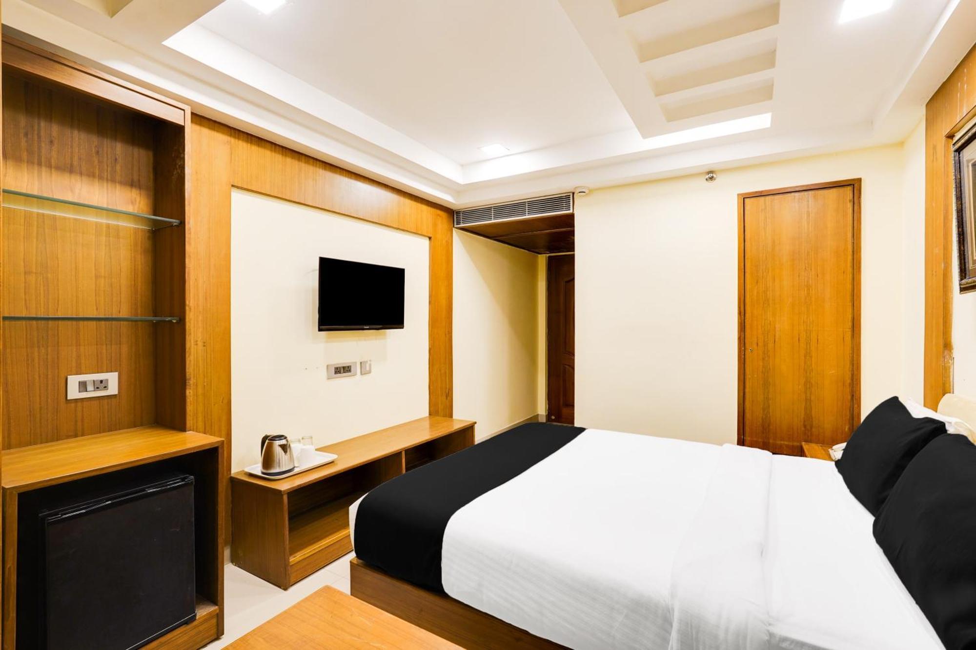 Super Townhouse Oak Alandur Near Chennai Airport Formerly Vijay Park 외부 사진