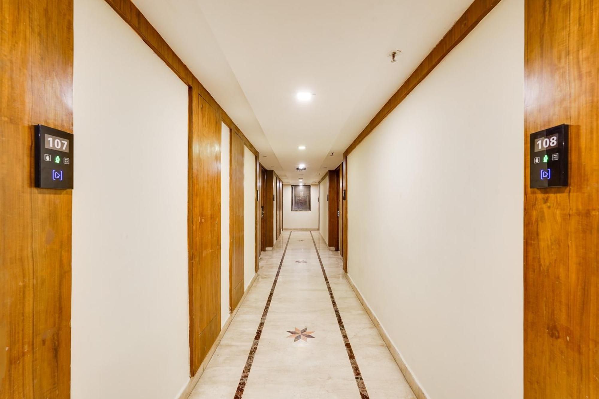 Super Townhouse Oak Alandur Near Chennai Airport Formerly Vijay Park 외부 사진